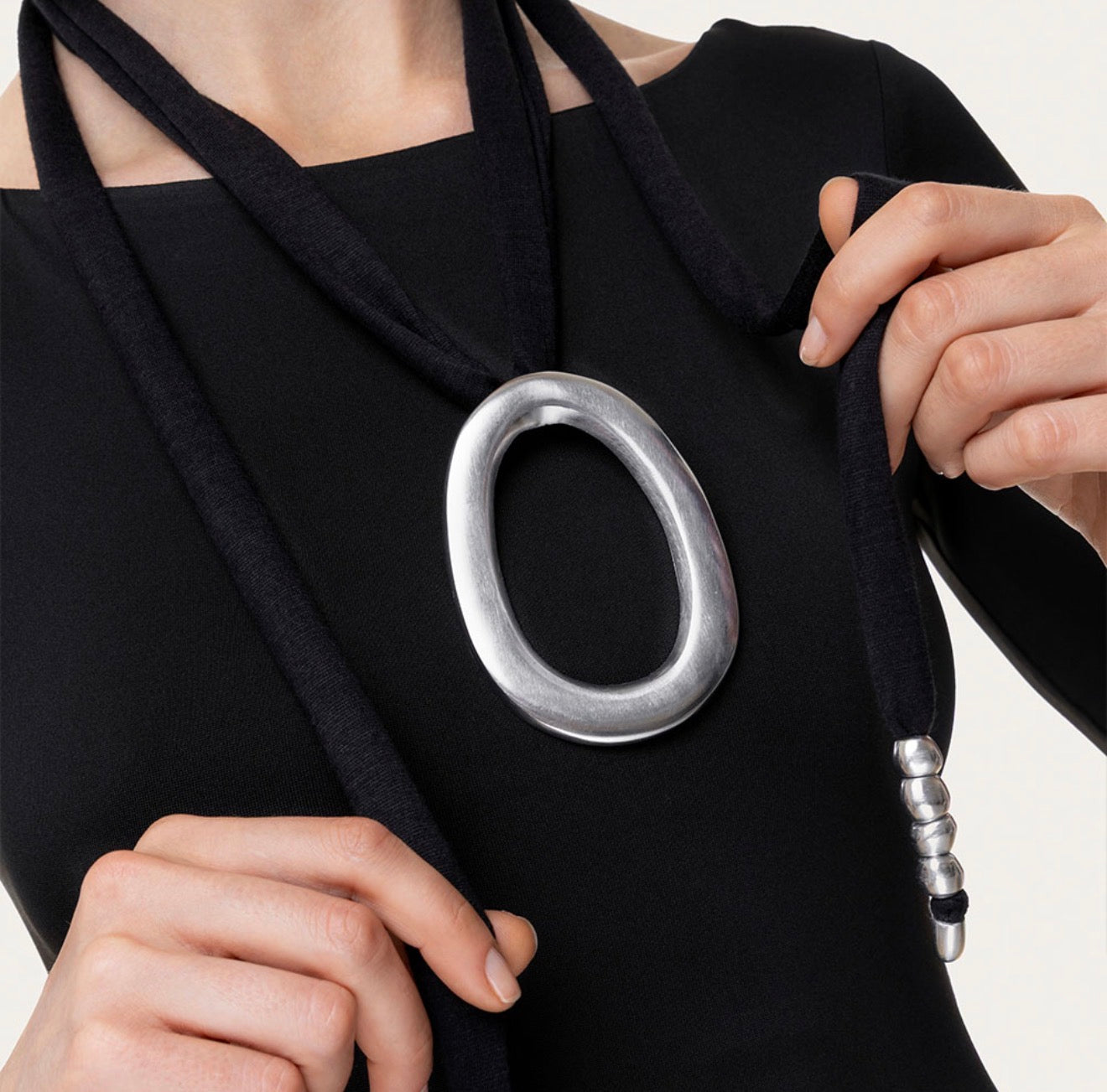 Vestopazzo al12091 collana cravatta ovale
