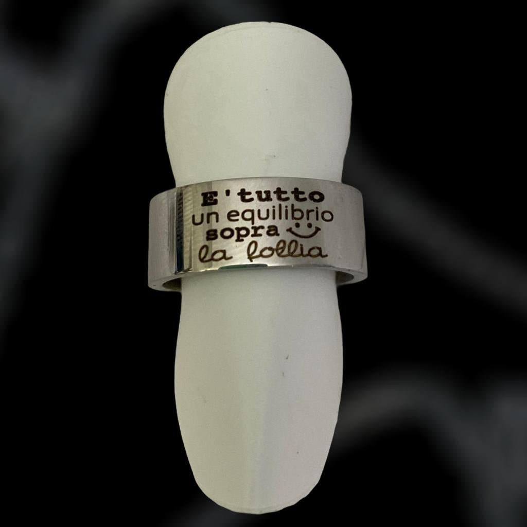 CaprItaly Verstellbarer Bandring mit Phrasen aus Liga- und Vasco-Liedern