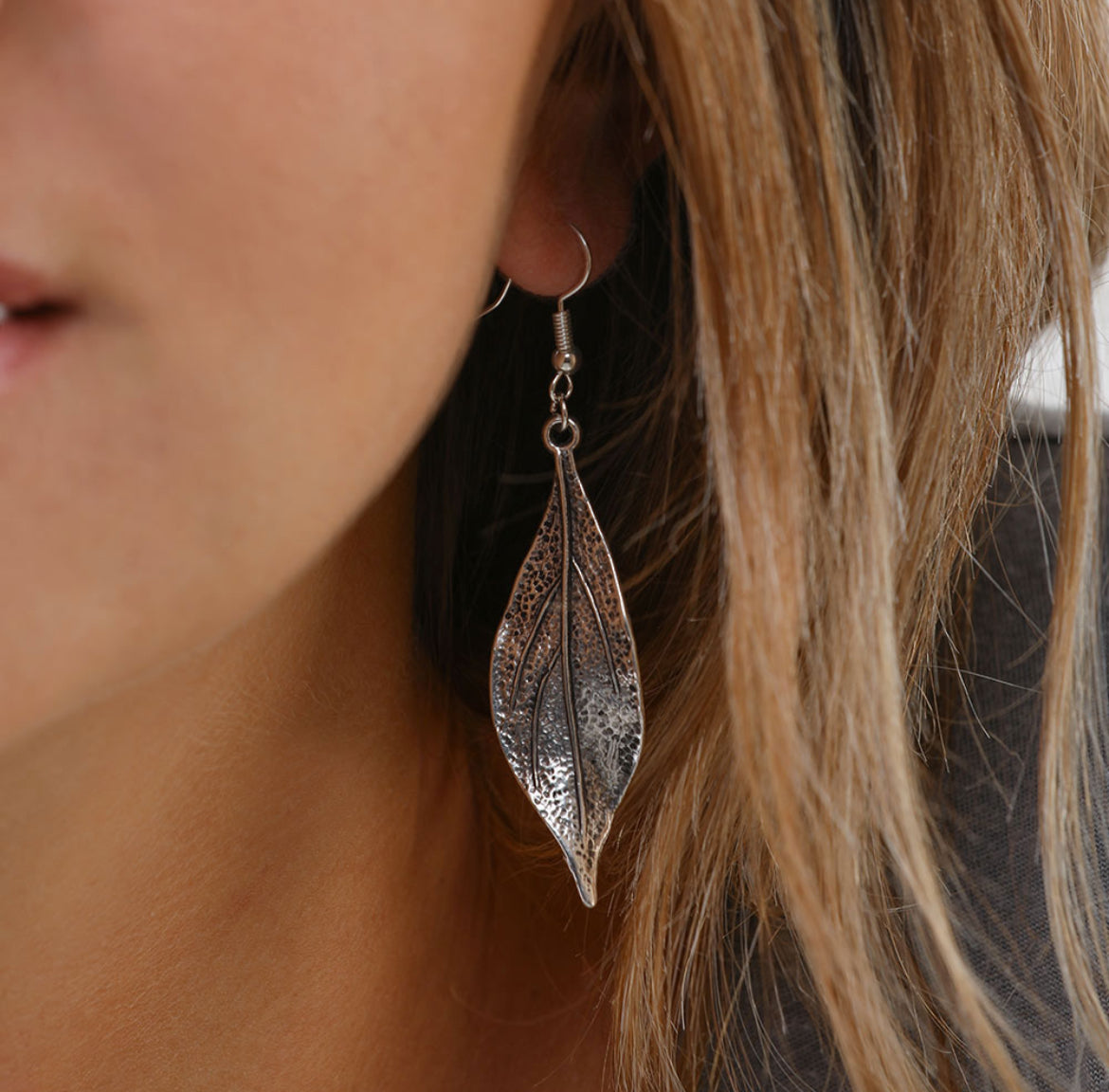 Vestopazzo pointed leaf earrings LO80215 