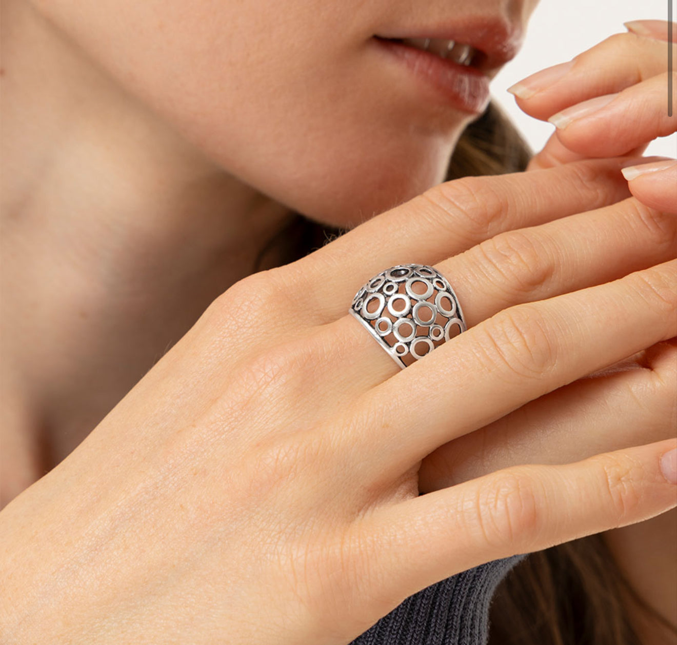 Vestopazzo lo82163 anello fascia cerchi bucati