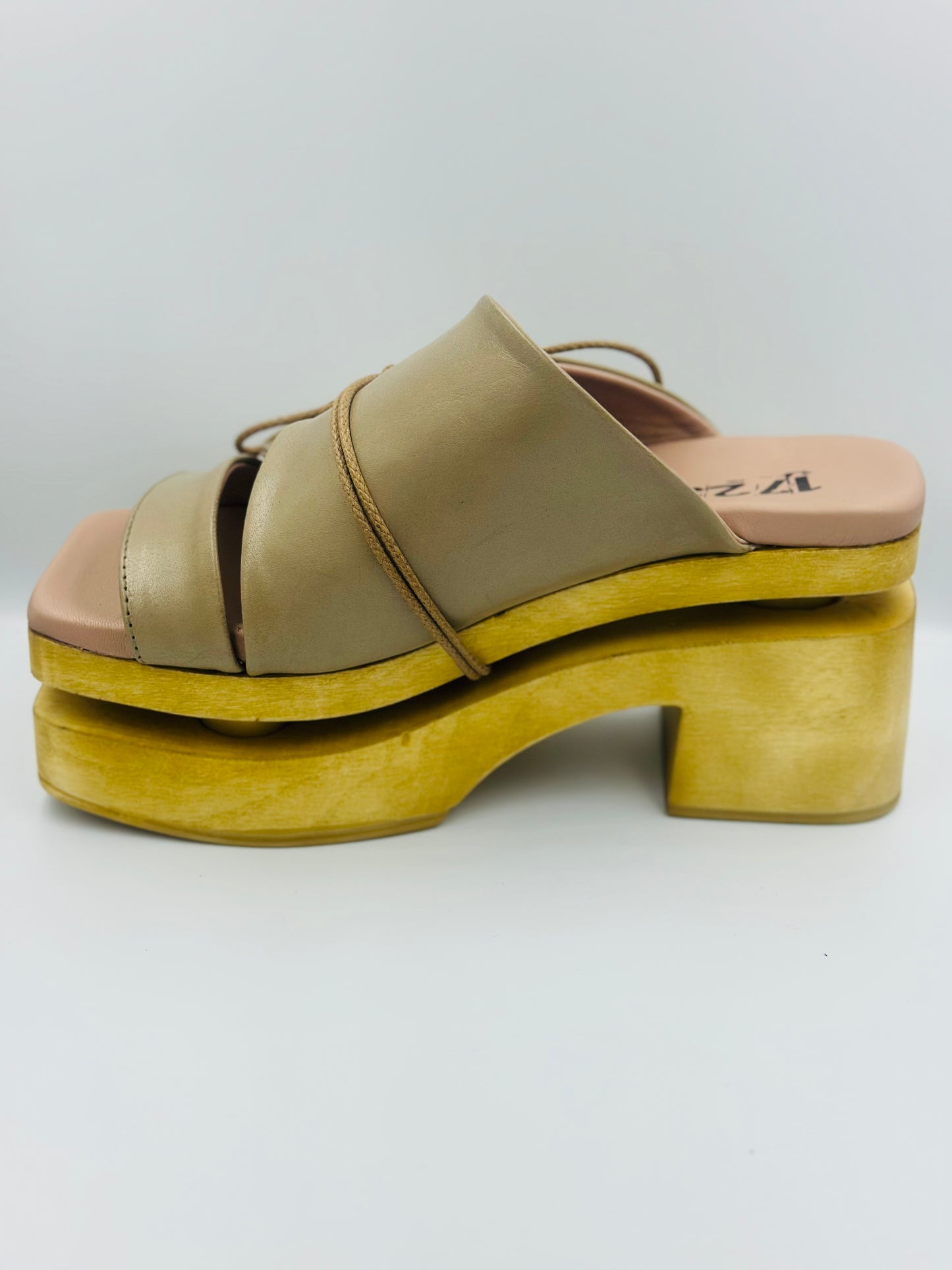 1725.a Kite05 Kate sandal (only 40)